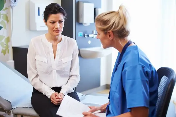 Patient describing rodent bite to her doctor